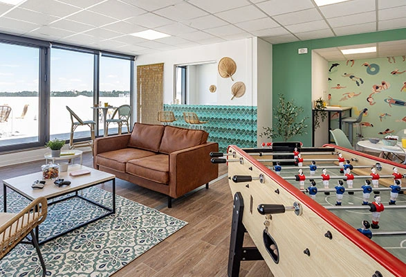 Salle commune Les Belles Années Bordeaux — espace coworking et vie commune résidence étudiante