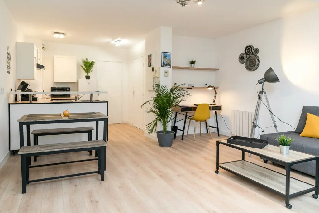 Rénovation d'un T2 à Rennes menée clés en main par Ouiker pour un investissement locatif